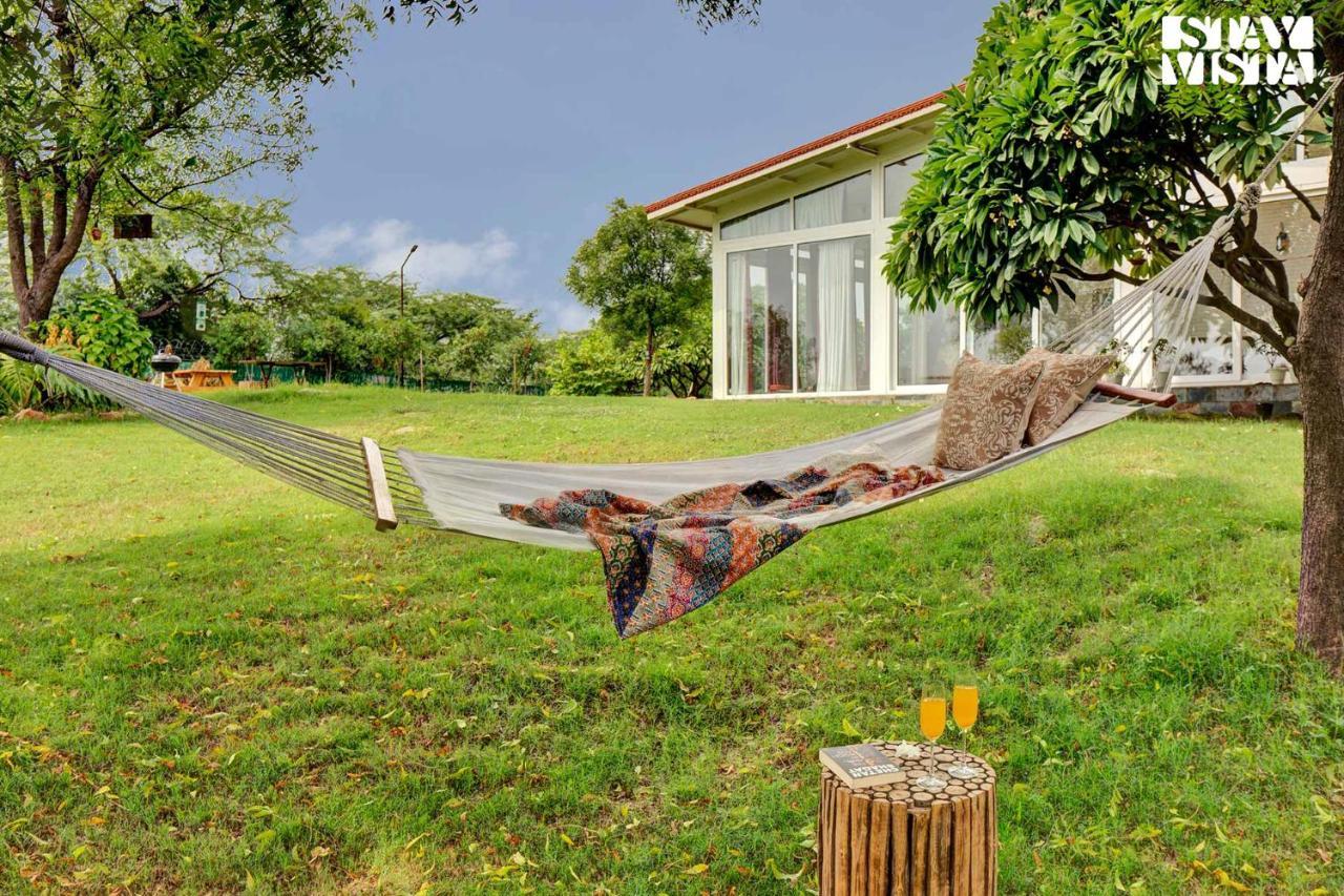 Stayvista At Idyllic Farmhouse - A Glasshouse With Outdoor Pool Gurgaon Exterior foto