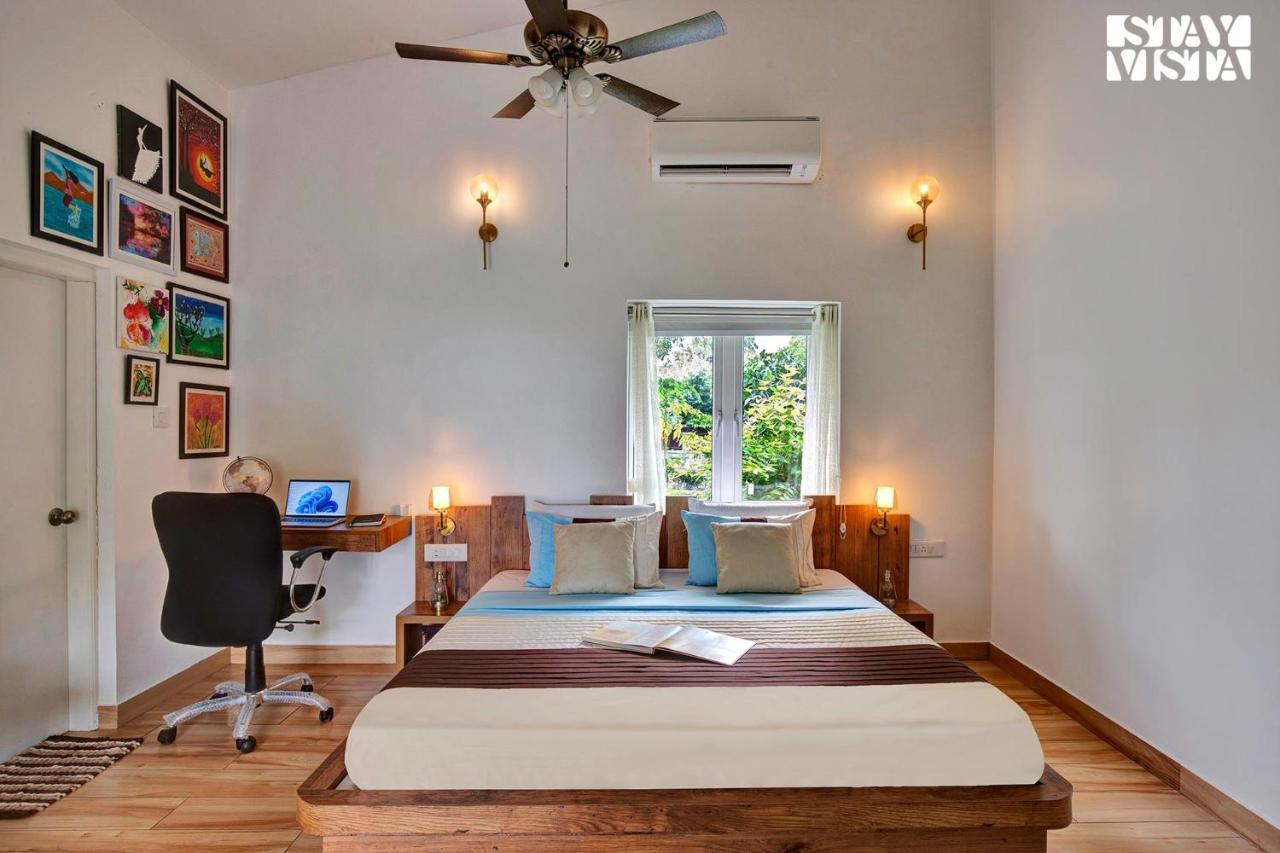 Stayvista At Idyllic Farmhouse - A Glasshouse With Outdoor Pool Gurgaon Exterior foto